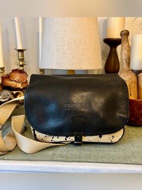 Vintage Element Les sports sac Black Leather Flap Crossbody with Cream Canvas